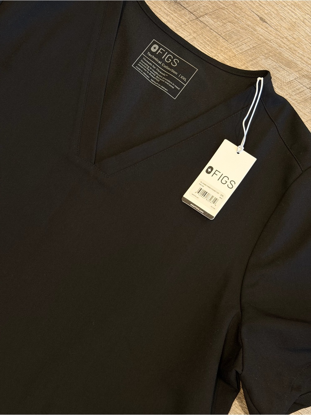 FIGS Casma Scrub Top NWT Black 2XL FIONx 3 Pocket V-Neck Medical Uniform - Picture 4 of 7